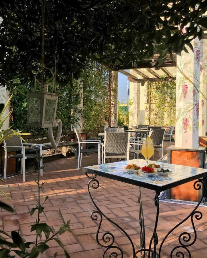 Costa Hotel Pompei Bagian luar foto